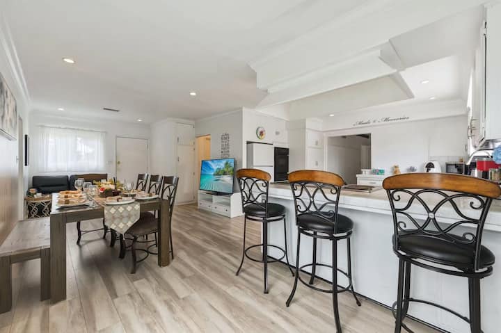 Single Story/4b3ba/4 Beds/sofa Bed/2kitchens/2 W/d - El Monte, CA