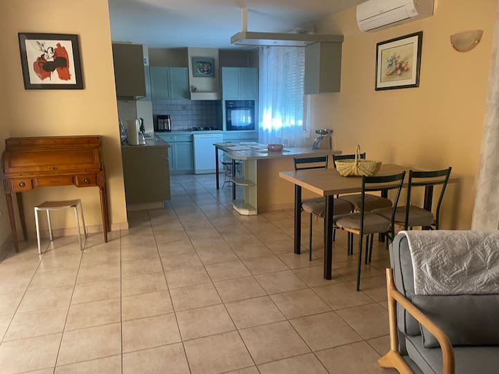 Location à La Semaine Pour 4 Personnes Maximum - Perpignan