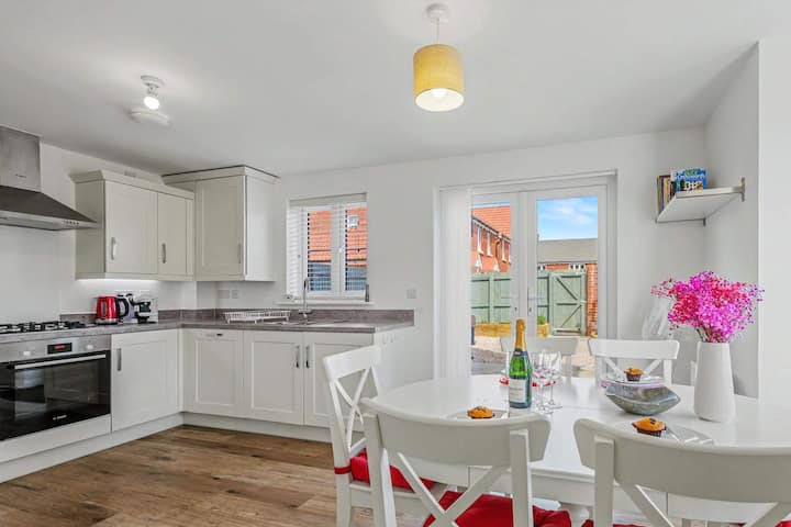 Heron House 3 Bed Coastal Holiday Home - Seaton