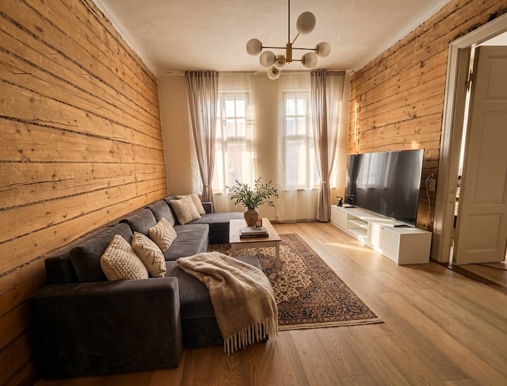 2br In Historic Wooden House, Street View, 75"tv - Tallinn