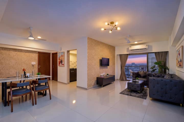 Luxury 4bhk With Airport-view Balcony | 10 Min Bkc - Mumbai