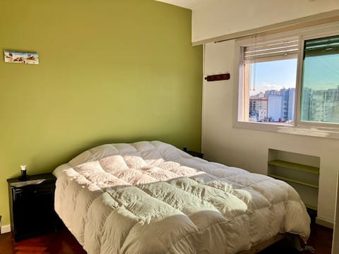 Anuncio de Airbnb popular: Nice apartment in San Telmo, centrally-located and comfortable en Dock Sud