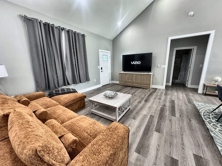 Spacious Thomasville Stay | 3 King Beds & 2 Baths - Thomasville, NC