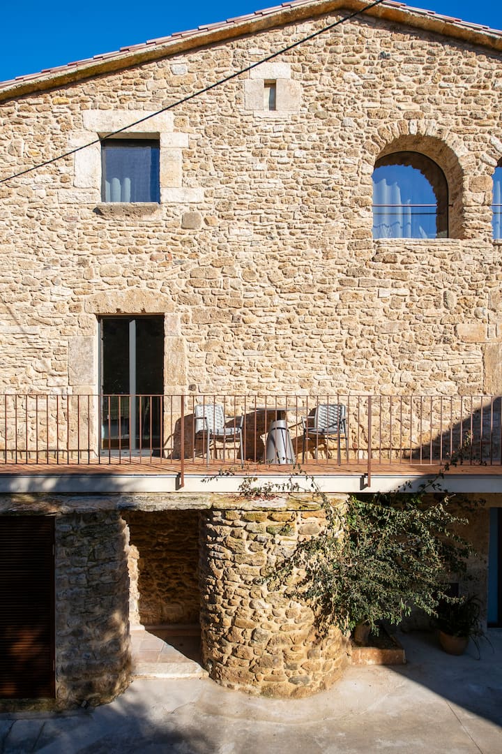 Cannn Patllari Corts  Buguennnvil.lia - Banyoles
