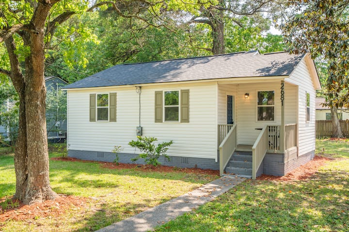 Modern Charm Charleston Bungalow - Charleston, SC
