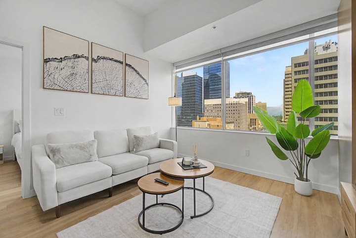 King Bed | Skyline Views | By Rogers | Ug Pk + Gym - Edmonton