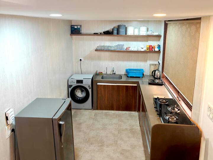 Full kitchen image 2