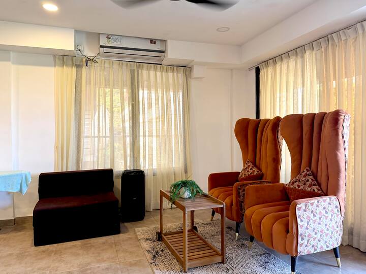 Living room image 5