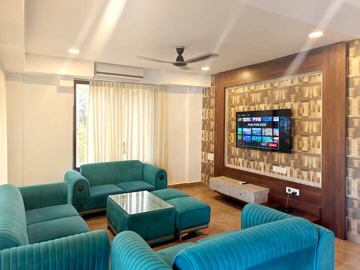 Living room image 2