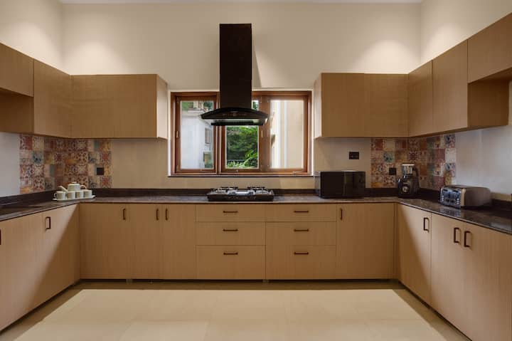 Full kitchen image 2
