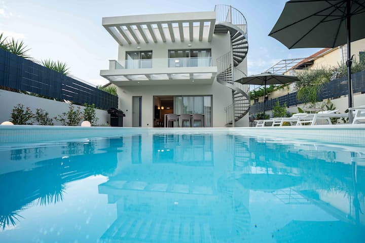Villa Mariva Sutivan | Modern 4br & Heated Pool - Brač