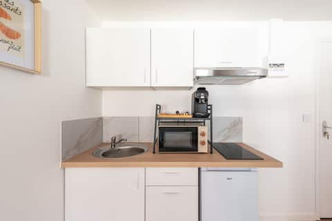 Airbnb performant: Royal Blue Studio - Train Station & City Center within walking distance à Cambrai