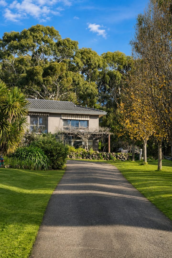 Luxury Pool Retreat On 5 Aces - Sunbury