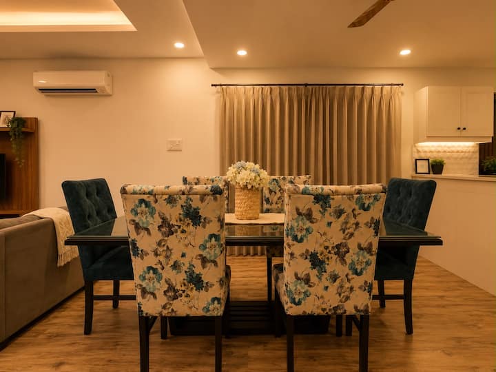 Dining area image 1