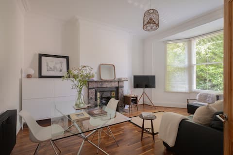 Top Airbnb: STAY in Jesmond 1 bed Apartment garden & parking in Newcastle Upon Tyne