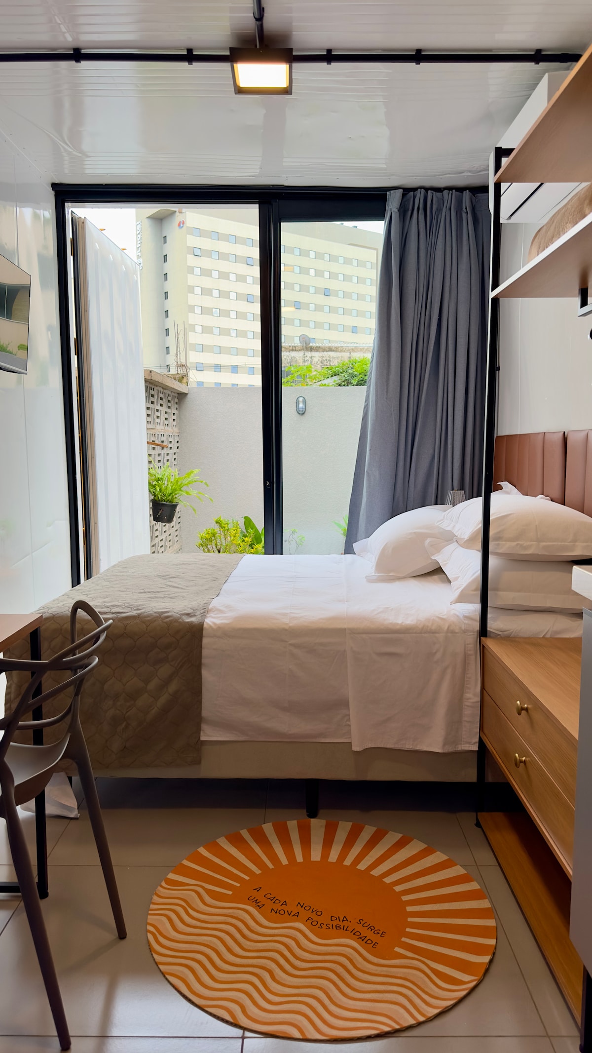 Honey Loft Modern Container 2 Blocks from Shopping JL - Shipping ...