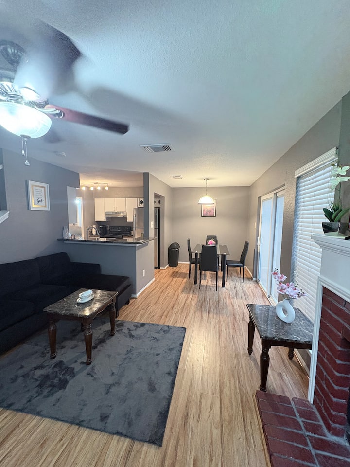 Gated Condo · Pool · Backyard · Free Parking - Houston, TX
