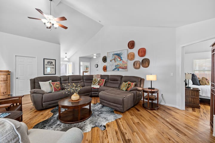 Peaceful Greenway Retreat W/ Backyard & Patio. - Cheyenne, WY