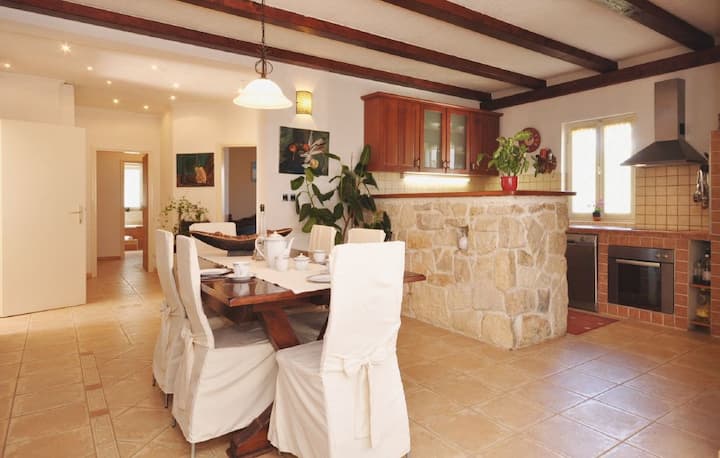"Rustika" - Villa Laguna Tribunj
125 M2 - Vodice
