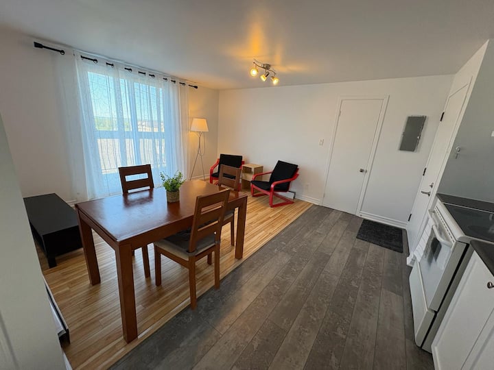 Chic 1br Near Falls + Full Kitchen + Parking + Ac - Quebec City