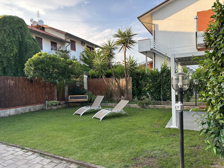 Casa Vacanze A 500m Dal Mare Con Giardino - Massa