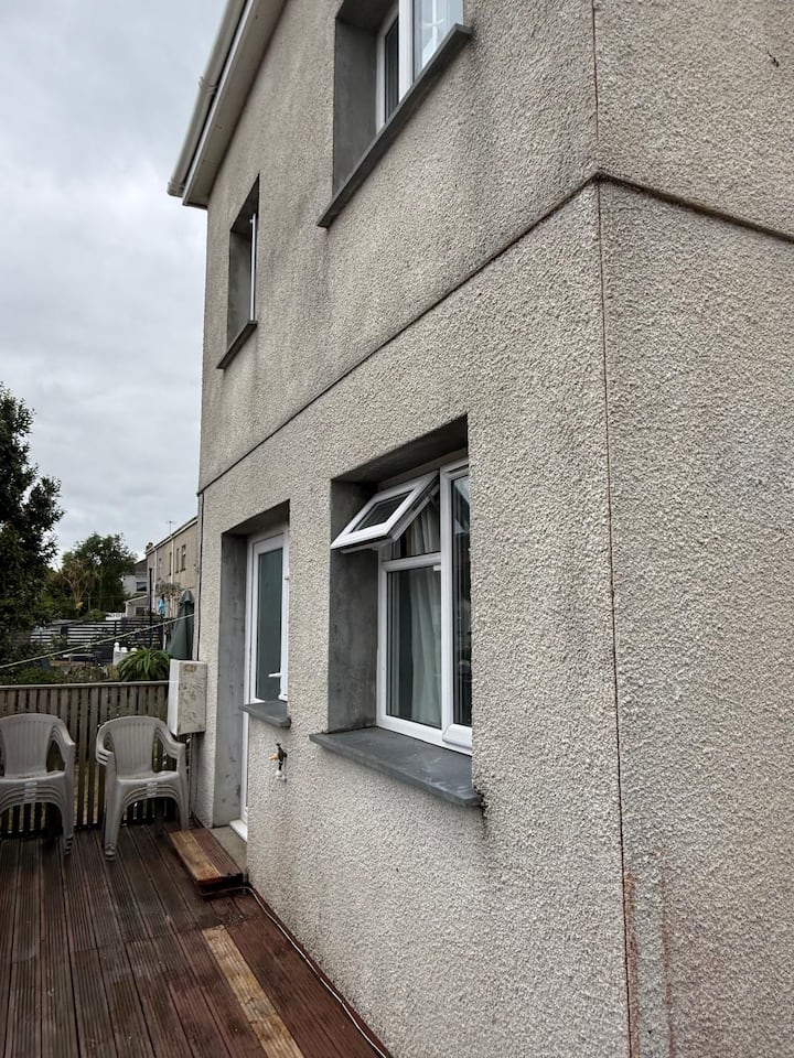Garden Haven |Spacious Family Stay - Penryn