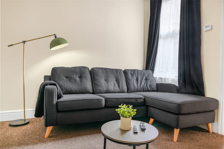 3br House W/ Free Parking Near City Centre - Nottingham