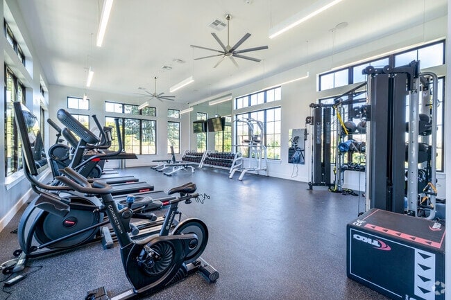 Luxury MCM Apartment Near Airport