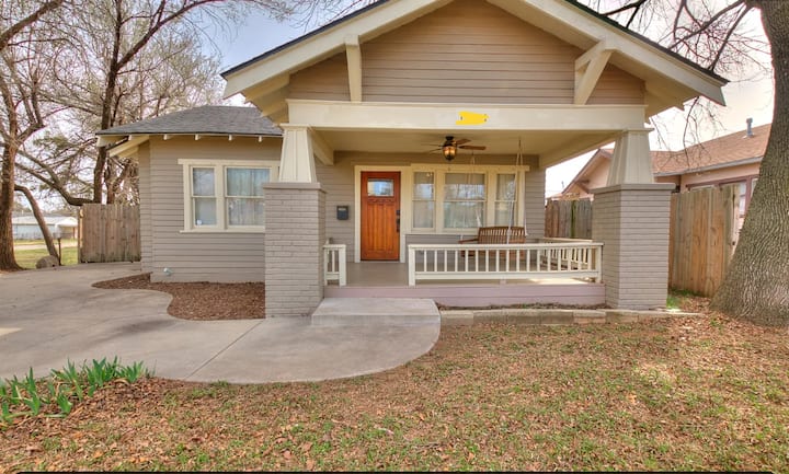 Private Room (A) In Quaint Home In Plaza District - Oklahoma City, OK