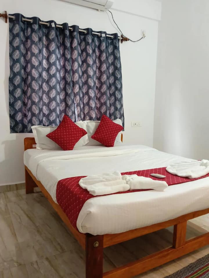 Bedroom 2 image 1