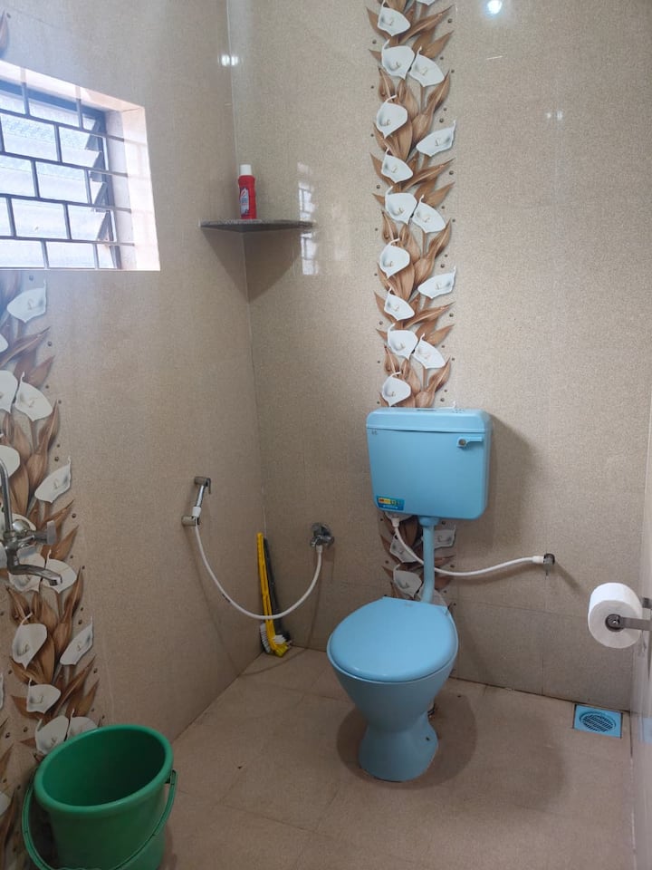Full bathroom 2 image 1