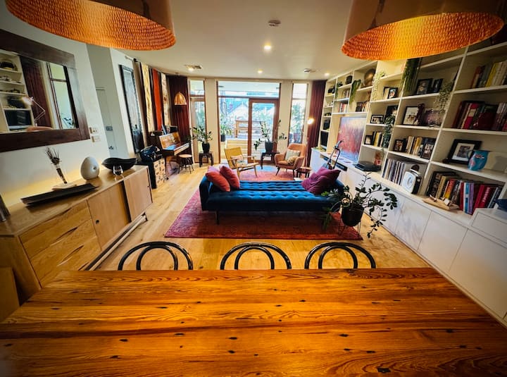 Stunning Urban Sanctuary -Perfectly Located- - Melbourne