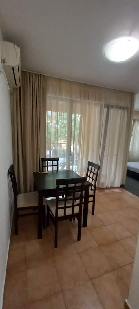 Top Airbnb: Three-bed studio by the sea, with a kitchen, quiet and green in Поморие