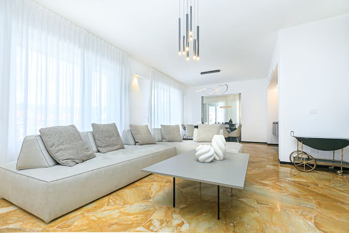 La Franca Private Residence · 230mq · Box Auto - Lavagna