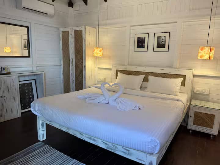 Bedroom 2 image 1