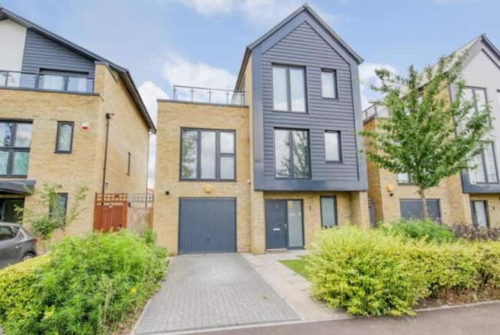 Stunning 4 Bed House With Easy London Connection - Brentwood
