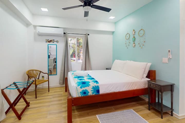 Studio cabana with bikes, BBQ area & walk-to-beach in Belize