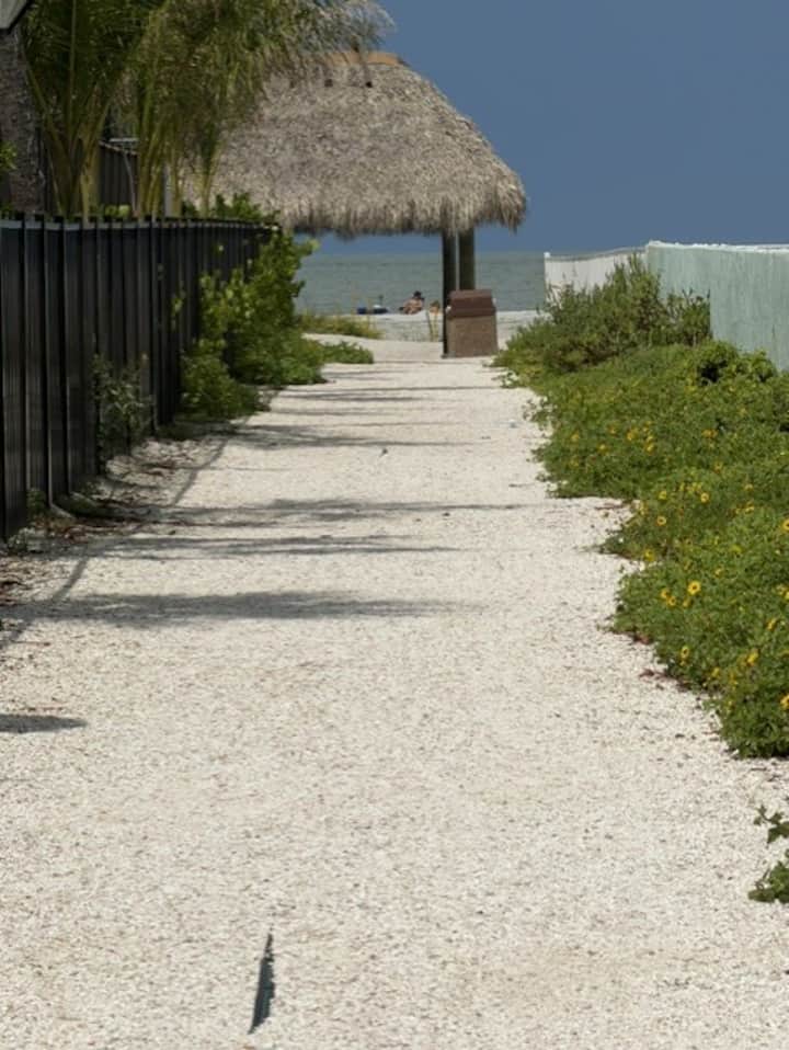Less Than 10 Minute Walk To Fort Myers Beach! - Fort Myers Beach, FL