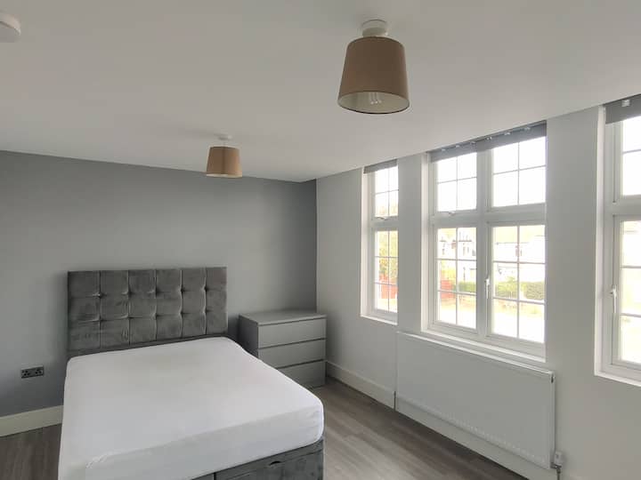 Cozy Two Bedroom At Grand Parade - Epsom