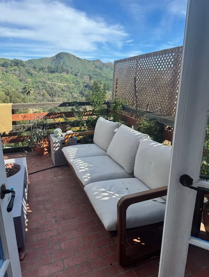 Valley View Vibes - Topanga's Hidden Treasure - Stanly, Topanga