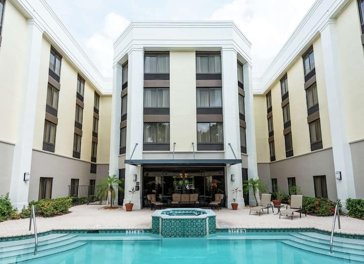 2 Restful Units |Boca Raton Base W/ Free Breakfast - Boca Raton, FL