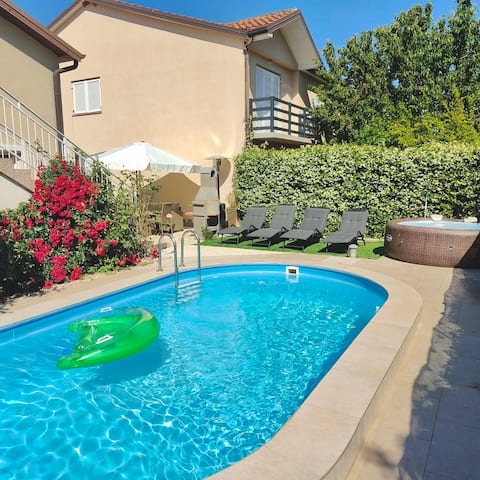 Successful Airbnb property: 2 bedroom apartment with private pool in Čepljani