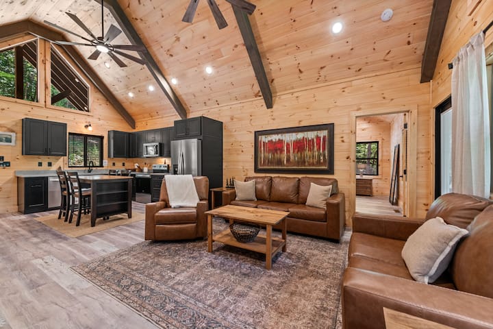 Let It Be Lodge -Pet Friendly, Hot Tub, Fire Pit - Mineral Bluff, GA