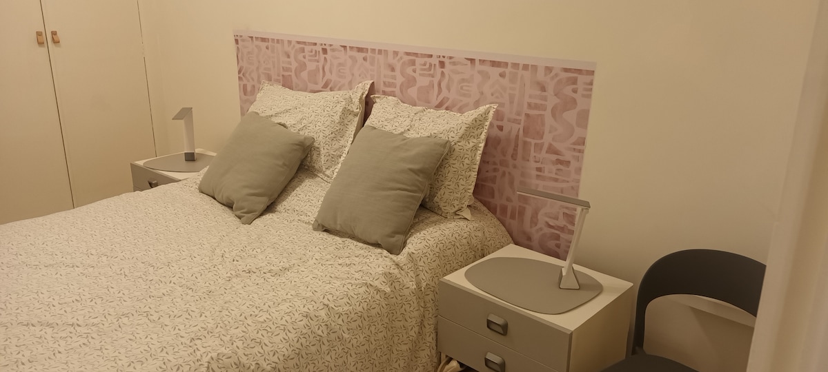 Estúdio com cama de casal