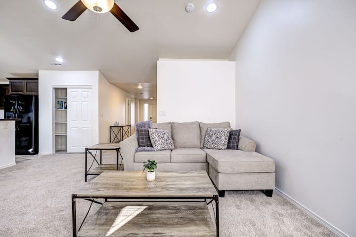 Single-level Modern Home W/ Private Suite - Pasco, WA