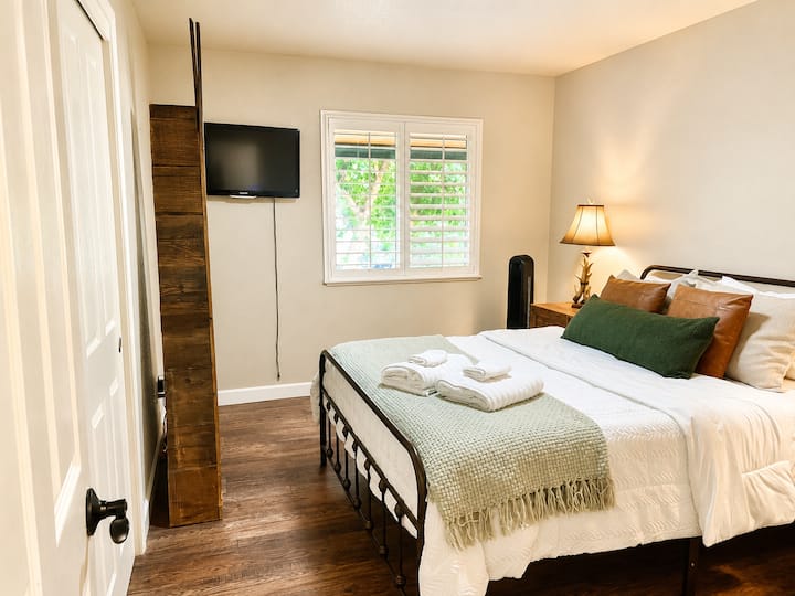 Enjoy our second bedroom with a queen-size bed, perfect for couples or solo stays!