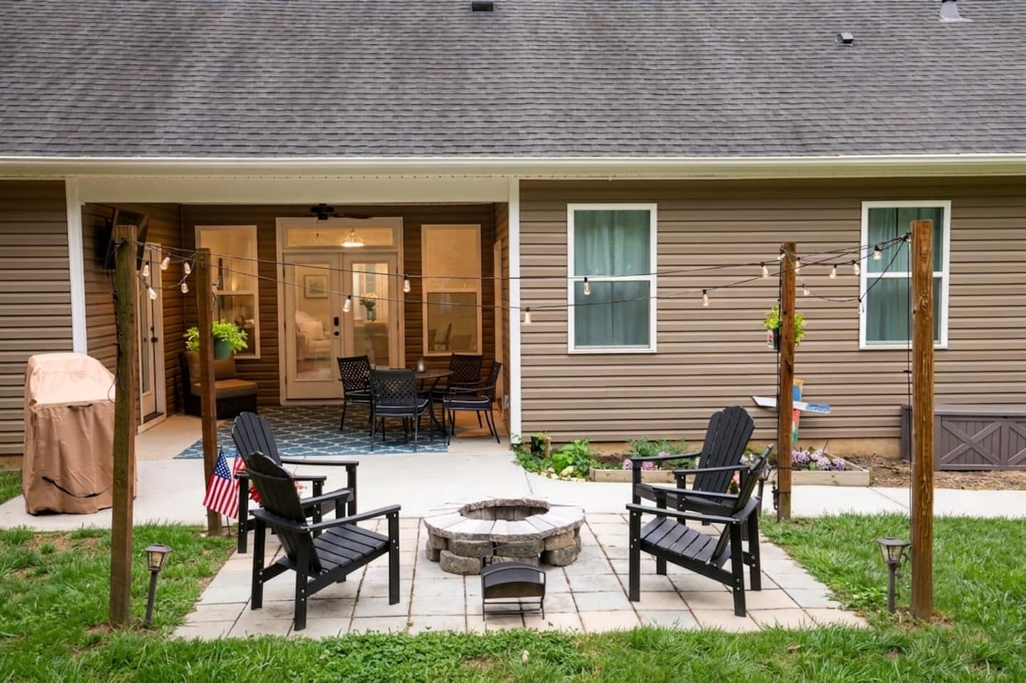 Bales Manor — dining area