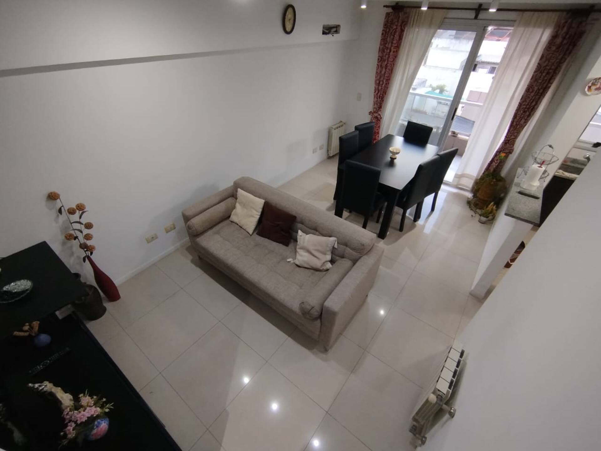 Apartamento com 1 quarto e varanda