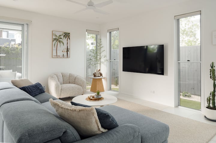 Saltair - Coastal Getaway Steps To Beach And Shops - Coolum Beach