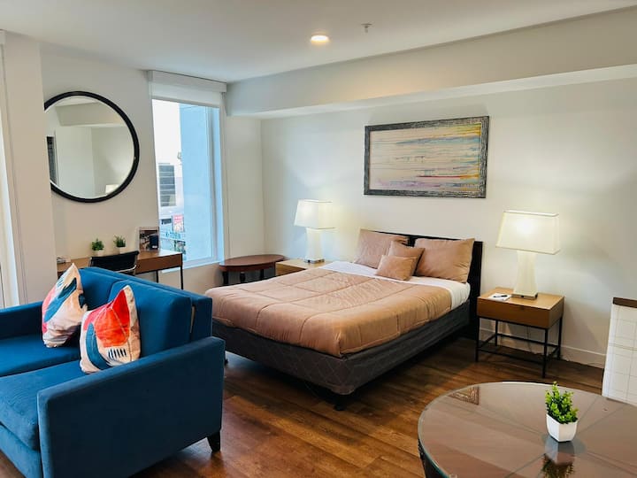 Cozy Chic Studio In Koreatown | Walk To Everything - Hollywood, CA